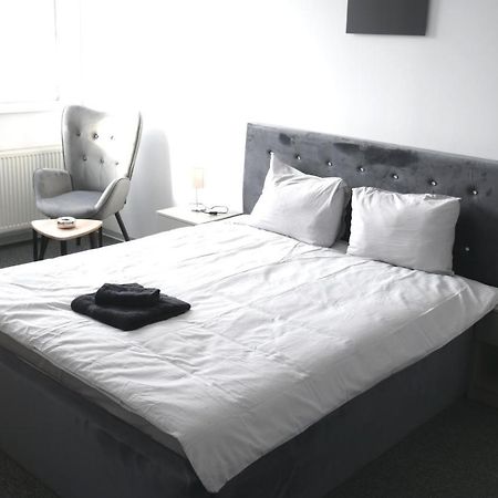 Luana Airport Apartments #8 Отопени Екстериор снимка