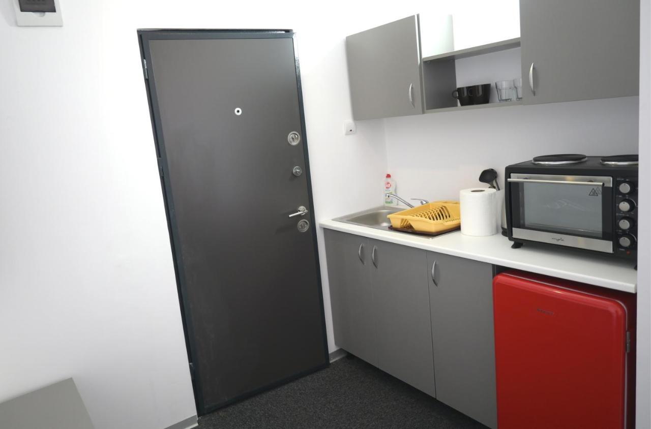 Luana Airport Apartments #8 Отопени Екстериор снимка