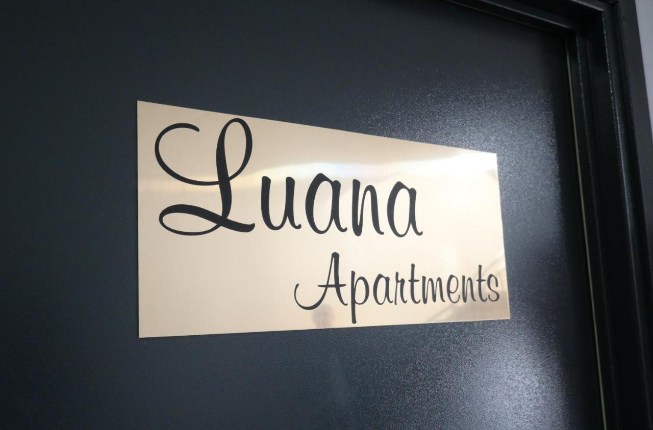 Luana Airport Apartments #8 Отопени Екстериор снимка